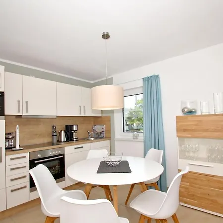 Strandnahe Rex Rugia: Balkon & Wellness-zugang Lobbe