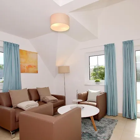 Strandnahe Rex Rugia: Balkon & Wellness-zugang Apartment Lobbe